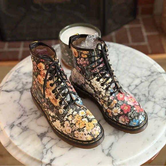 Dr. Martens RARE Vintage Floral Combat Leather Boots - Picture 2 of 9
